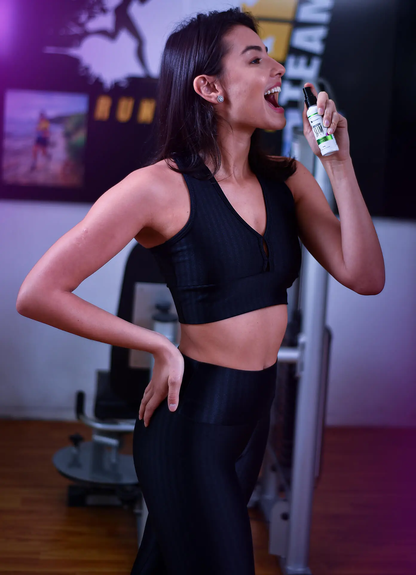 Aplicação rápida do spray oral Termo Slim Fit